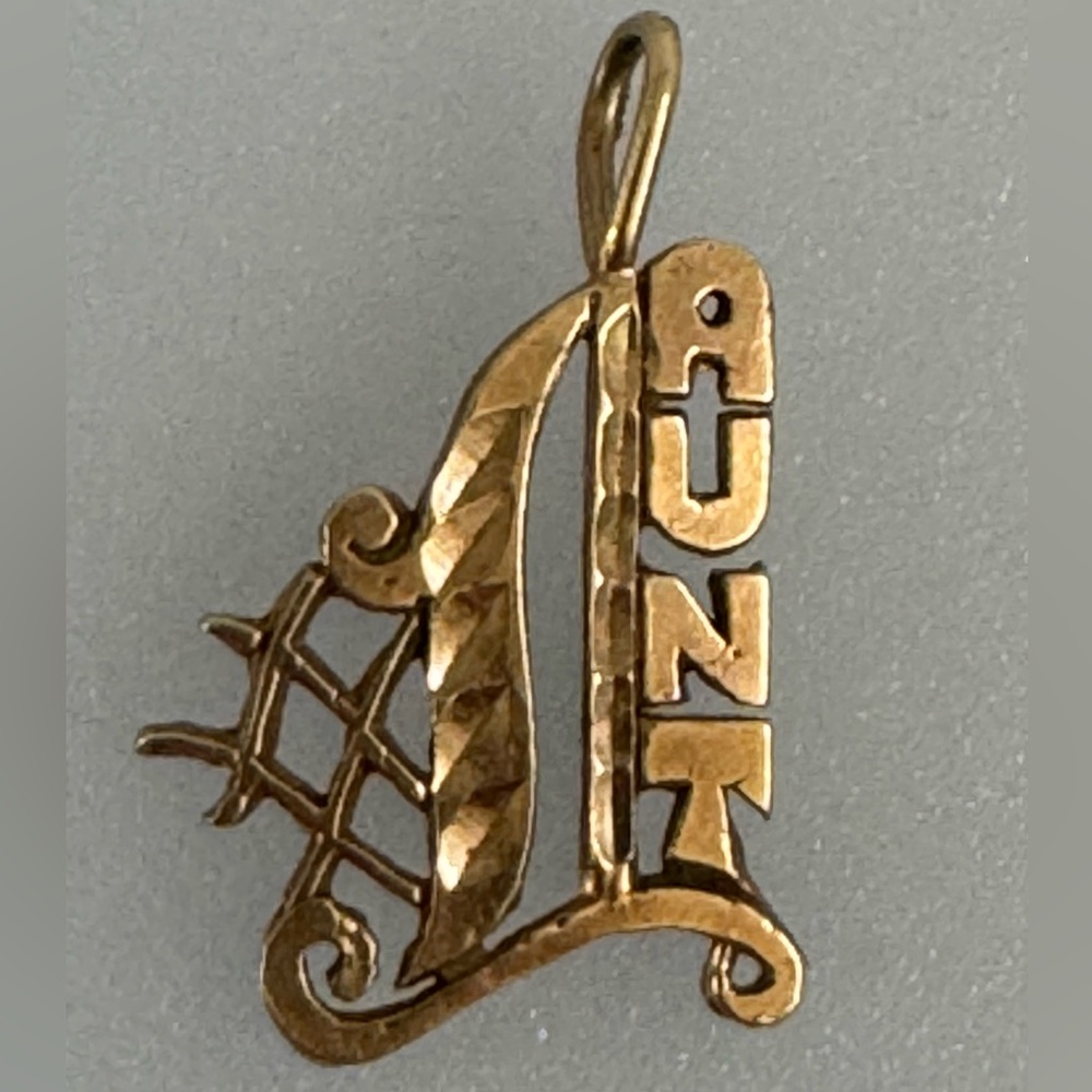 14k #1 AUNT real solid gold Pendant